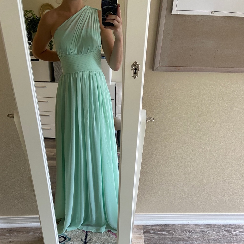 NEVER WORN OUT long & flowy formal dress